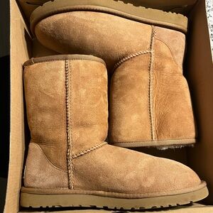 Ugg Classic Short - Size 8